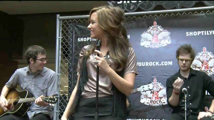 Demi Lovato  Live at Glendale Galleria  in LA for Cambio in HD 04572 Demi Lovato  Live at Glendale Galleria  in LA for Cambio in HD 04572