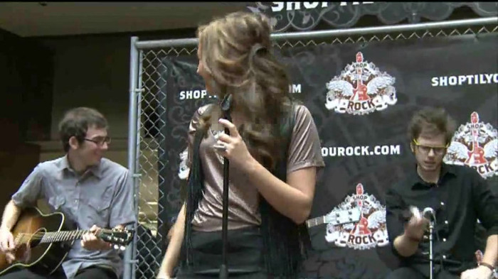 Demi Lovato  Live at Glendale Galleria  in LA for Cambio in HD 04580 Demi Lovato  Live at Glendale Galleria  in LA for Cambio in HD 04580