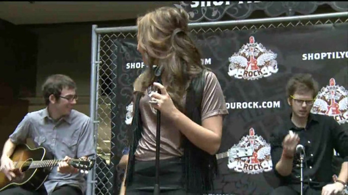 Demi Lovato  Live at Glendale Galleria  in LA for Cambio in HD 04582 Demi Lovato  Live at Glendale Galleria  in LA for Cambio in HD 04582