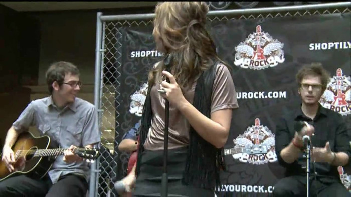 Demi Lovato  Live at Glendale Galleria  in LA for Cambio in HD 04602 Demi Lovato  Live at Glendale Galleria  in LA for Cambio in HD 04602