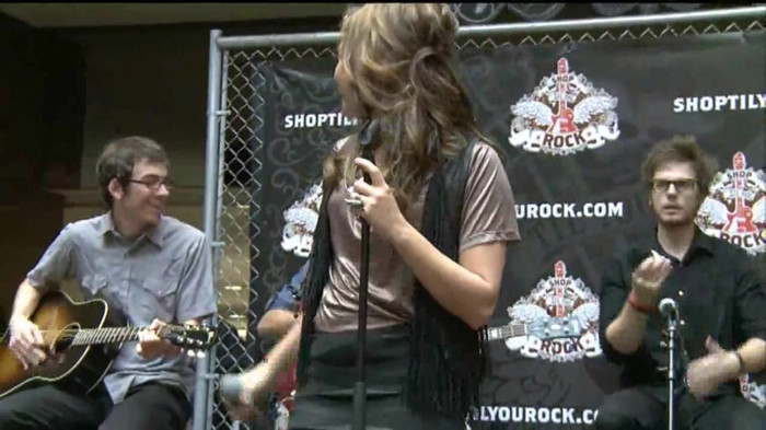 Demi Lovato  Live at Glendale Galleria  in LA for Cambio in HD 04605 Demi Lovato  Live at Glendale Galleria  in LA for Cambio in HD 04605