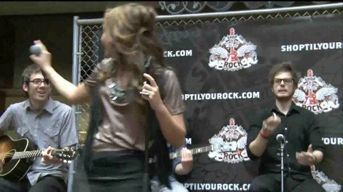 Demi Lovato  Live at Glendale Galleria  in LA for Cambio in HD 04624 Demi Lovato  Live at Glendale Galleria  in LA for Cambio in HD 04624