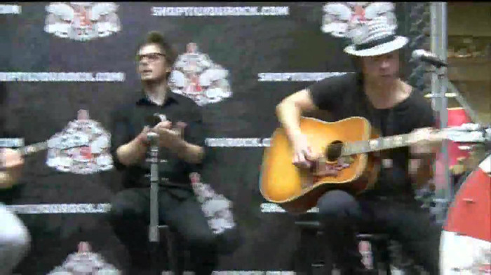 Demi Lovato  Live at Glendale Galleria  in LA for Cambio in HD 04652 Demi Lovato  Live at Glendale Galleria  in LA for Cambio in HD 04652