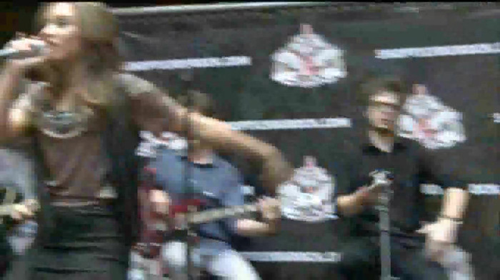 Demi Lovato  Live at Glendale Galleria  in LA for Cambio in HD 04663 Demi Lovato  Live at Glendale Galleria  in LA for Cambio in HD 04663