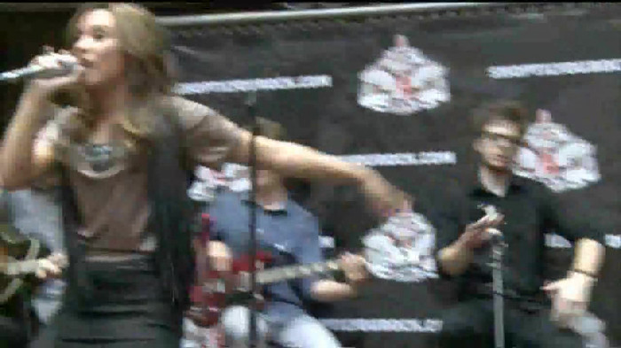 Demi Lovato  Live at Glendale Galleria  in LA for Cambio in HD 04665 Demi Lovato  Live at Glendale Galleria  in LA for Cambio in HD 04665