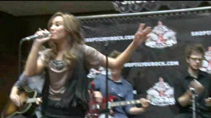 Demi Lovato  Live at Glendale Galleria  in LA for Cambio in HD 04671 Demi Lovato  Live at Glendale Galleria  in LA for Cambio in HD 04671