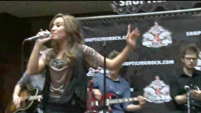 Demi Lovato  Live at Glendale Galleria  in LA for Cambio in HD 04672 Demi Lovato  Live at Glendale Galleria  in LA for Cambio in HD 04672