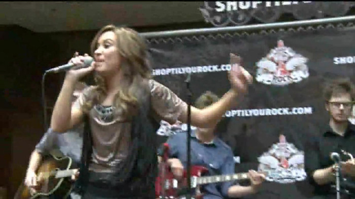 Demi Lovato  Live at Glendale Galleria  in LA for Cambio in HD 04673 Demi Lovato  Live at Glendale Galleria  in LA for Cambio in HD 04673