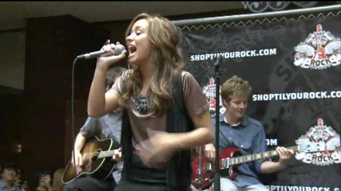 Demi Lovato  Live at Glendale Galleria  in LA for Cambio in HD 04694