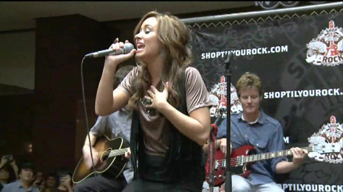 Demi Lovato  Live at Glendale Galleria  in LA for Cambio in HD 04703