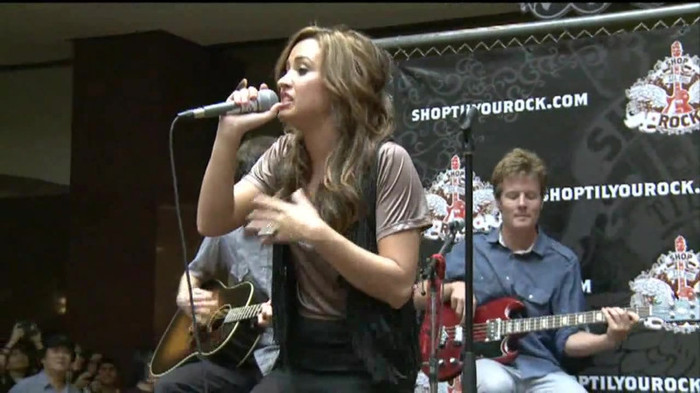 Demi Lovato  Live at Glendale Galleria  in LA for Cambio in HD 04711