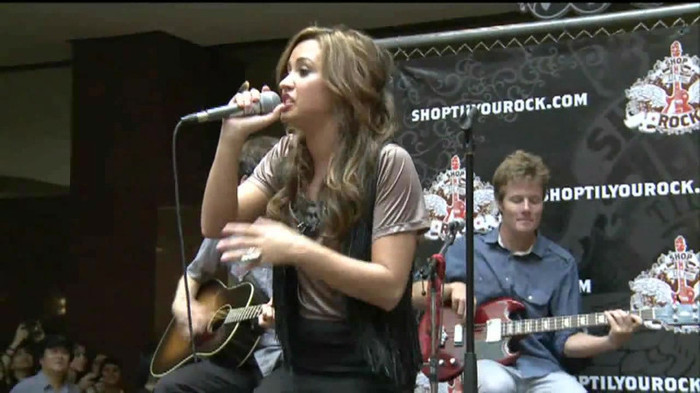 Demi Lovato  Live at Glendale Galleria  in LA for Cambio in HD 04714