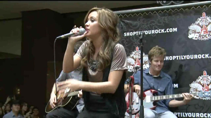 Demi Lovato  Live at Glendale Galleria  in LA for Cambio in HD 04717
