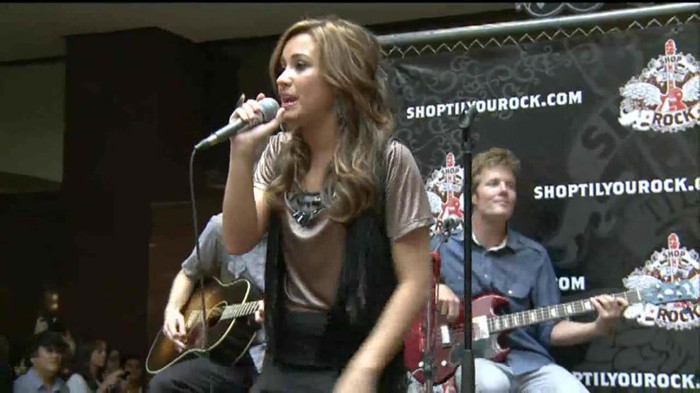 Demi Lovato  Live at Glendale Galleria  in LA for Cambio in HD 04727