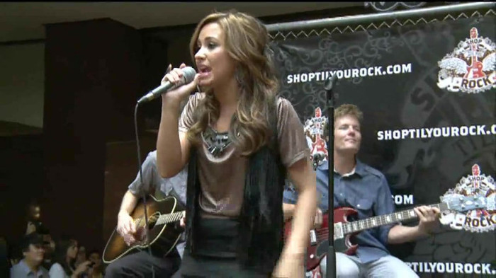 Demi Lovato  Live at Glendale Galleria  in LA for Cambio in HD 04730