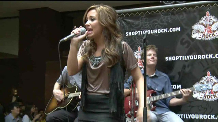 Demi Lovato  Live at Glendale Galleria  in LA for Cambio in HD 04732