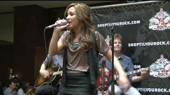 Demi Lovato  Live at Glendale Galleria  in LA for Cambio in HD 04735