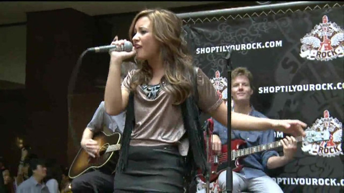 Demi Lovato  Live at Glendale Galleria  in LA for Cambio in HD 04744