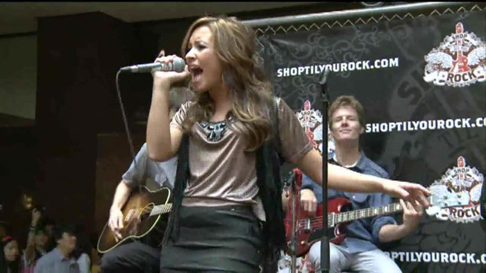 Demi Lovato  Live at Glendale Galleria  in LA for Cambio in HD 04747