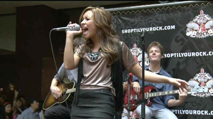 Demi Lovato  Live at Glendale Galleria  in LA for Cambio in HD 04752