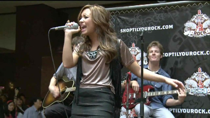Demi Lovato  Live at Glendale Galleria  in LA for Cambio in HD 04756