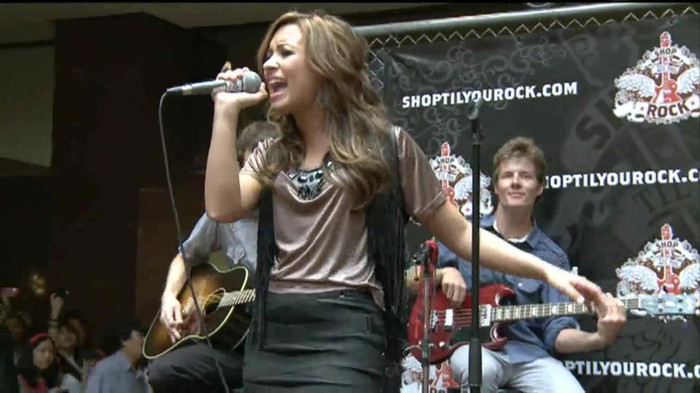 Demi Lovato  Live at Glendale Galleria  in LA for Cambio in HD 04758