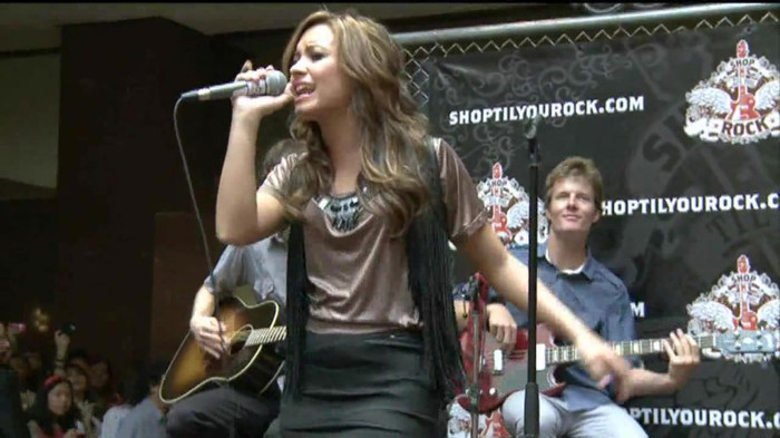 Demi Lovato  Live at Glendale Galleria  in LA for Cambio in HD 04764