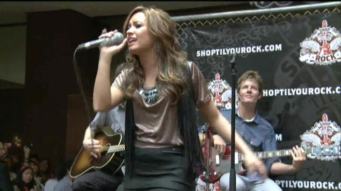 Demi Lovato  Live at Glendale Galleria  in LA for Cambio in HD 04765