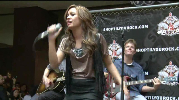 Demi Lovato  Live at Glendale Galleria  in LA for Cambio in HD 04767
