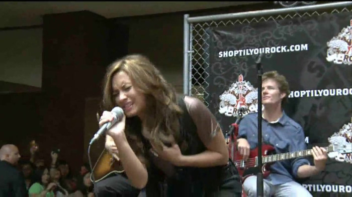 Demi Lovato  Live at Glendale Galleria  in LA for Cambio in HD 04796