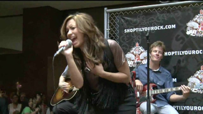 Demi Lovato  Live at Glendale Galleria  in LA for Cambio in HD 04807