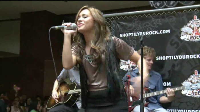 Demi Lovato  Live at Glendale Galleria  in LA for Cambio in HD 04823