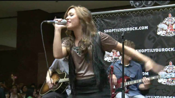 Demi Lovato  Live at Glendale Galleria  in LA for Cambio in HD 04826 - Demilush - Live at Glendale Galleria in LA for Cambio Part oo9
