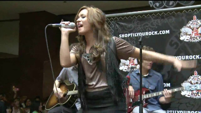 Demi Lovato  Live at Glendale Galleria  in LA for Cambio in HD 04827 - Demilush - Live at Glendale Galleria in LA for Cambio Part oo9