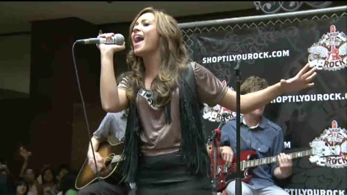 Demi Lovato  Live at Glendale Galleria  in LA for Cambio in HD 04836 - Demilush - Live at Glendale Galleria in LA for Cambio Part oo9