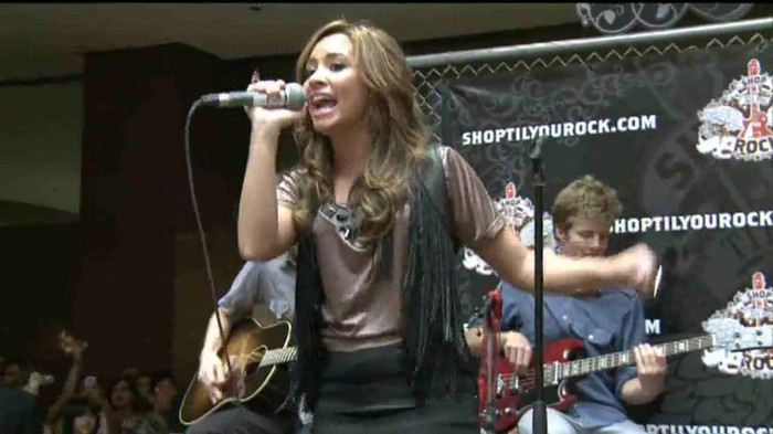 Demi Lovato  Live at Glendale Galleria  in LA for Cambio in HD 04845 - Demilush - Live at Glendale Galleria in LA for Cambio Part oo9