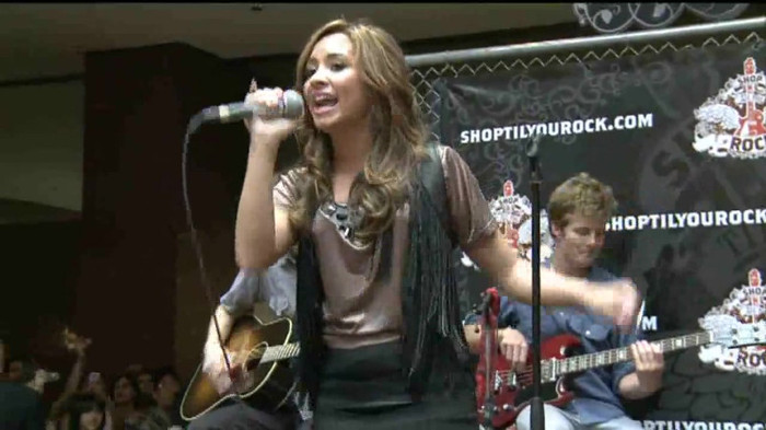 Demi Lovato  Live at Glendale Galleria  in LA for Cambio in HD 04846 - Demilush - Live at Glendale Galleria in LA for Cambio Part oo9