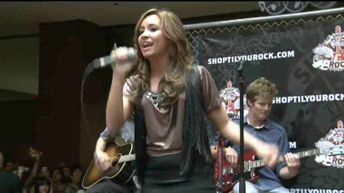 Demi Lovato  Live at Glendale Galleria  in LA for Cambio in HD 04847 - Demilush - Live at Glendale Galleria in LA for Cambio Part oo9