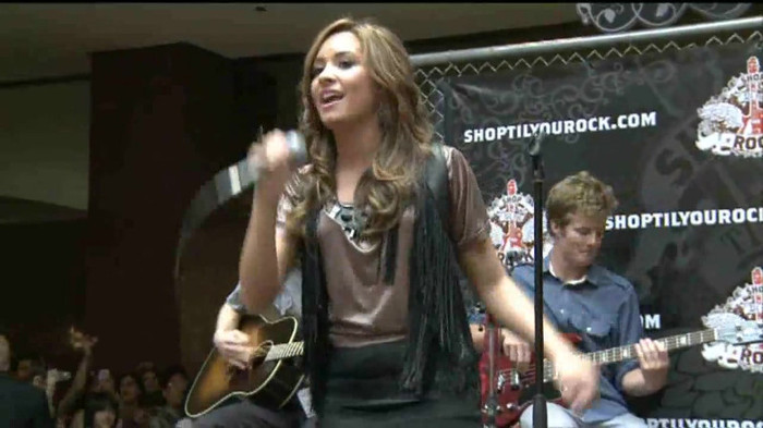 Demi Lovato  Live at Glendale Galleria  in LA for Cambio in HD 04849 - Demilush - Live at Glendale Galleria in LA for Cambio Part oo9