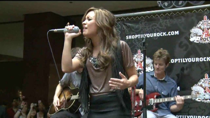 Demi Lovato  Live at Glendale Galleria  in LA for Cambio in HD 04886 Demi Lovato  Live at Glendale Galleria  in LA for Cambio in HD 04886