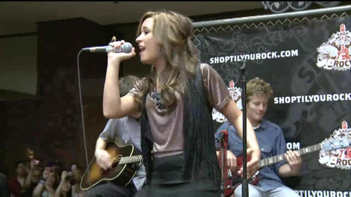 Demi Lovato  Live at Glendale Galleria  in LA for Cambio in HD 04901 Demi Lovato  Live at Glendale Galleria  in LA for Cambio in HD 04901