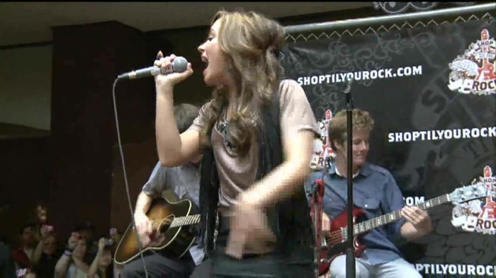 Demi Lovato  Live at Glendale Galleria  in LA for Cambio in HD 04910 Demi Lovato  Live at Glendale Galleria  in LA for Cambio in HD 04910