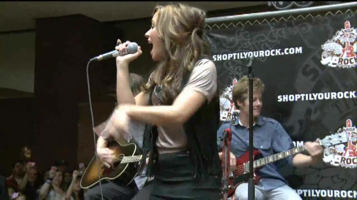 Demi Lovato  Live at Glendale Galleria  in LA for Cambio in HD 04914 Demi Lovato  Live at Glendale Galleria  in LA for Cambio in HD 04914