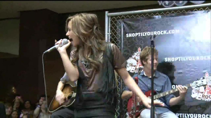 Demi Lovato  Live at Glendale Galleria  in LA for Cambio in HD 04941 Demi Lovato  Live at Glendale Galleria  in LA for Cambio in HD 04941