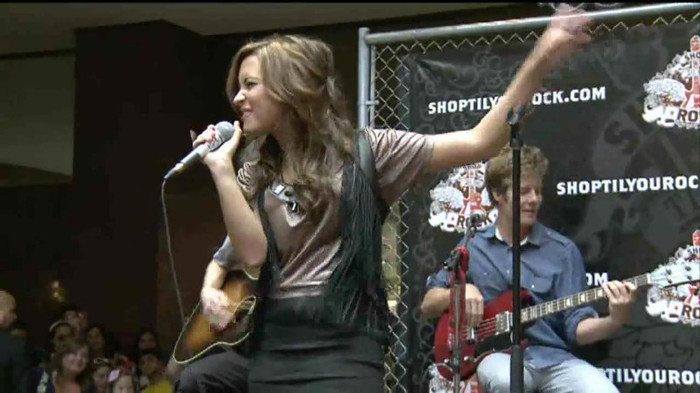 Demi Lovato  Live at Glendale Galleria  in LA for Cambio in HD 04964 Demi Lovato  Live at Glendale Galleria  in LA for Cambio in HD 04964