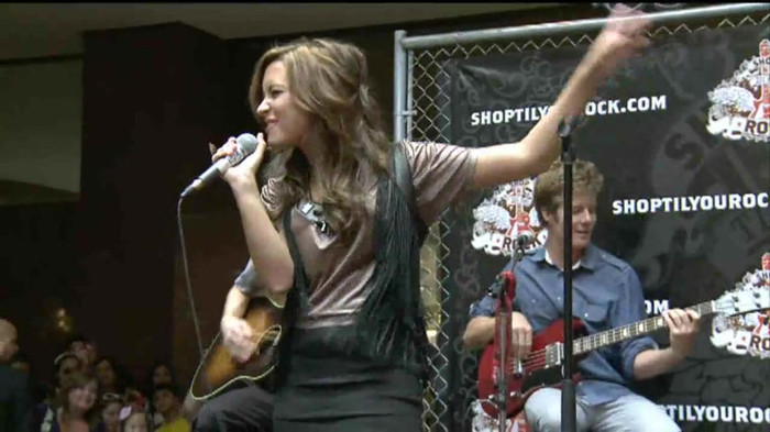Demi Lovato  Live at Glendale Galleria  in LA for Cambio in HD 04965 Demi Lovato  Live at Glendale Galleria  in LA for Cambio in HD 04965