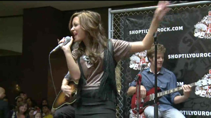 Demi Lovato  Live at Glendale Galleria  in LA for Cambio in HD 04966 Demi Lovato  Live at Glendale Galleria  in LA for Cambio in HD 04966