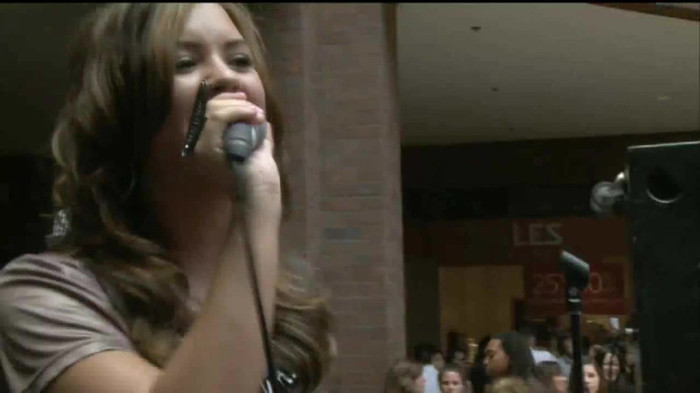 Demi Lovato  Live at Glendale Galleria  in LA for Cambio in HD 04985