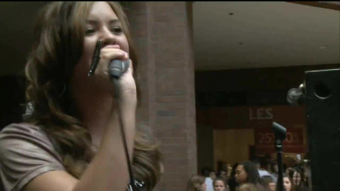 Demi Lovato  Live at Glendale Galleria  in LA for Cambio in HD 04986