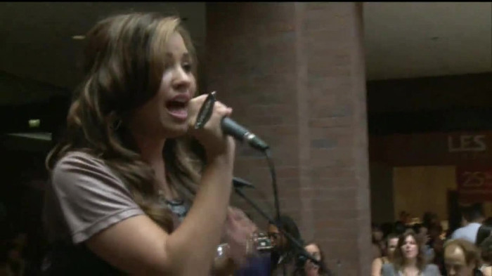 Demi Lovato  Live at Glendale Galleria  in LA for Cambio in HD 05037 - Demilush - Live at Glendale Galleria in LA for Cambio Part o10
